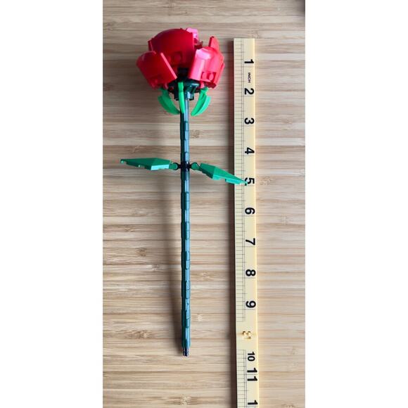 LEGO Red Roses Set - 2 Flower Buildable Display - 40460 - Picture 3 of 6